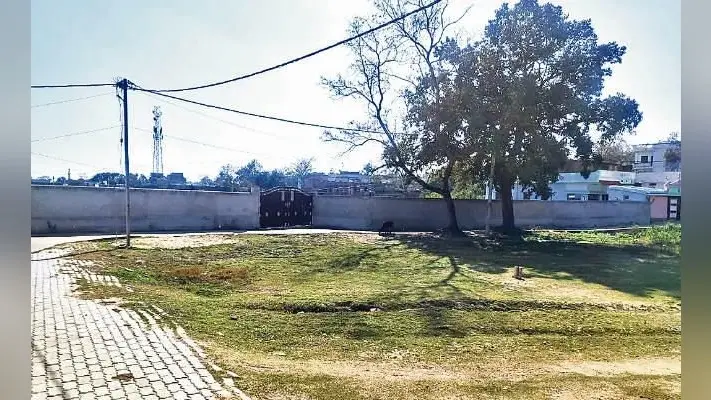 कोडरमा : …..और भू-माफियाओं ने बेच दी स्कूल की जमीन