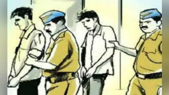 देवीपुर में अवैध शराब बनाने का भंडाफोड़, दो गिरफ्तार