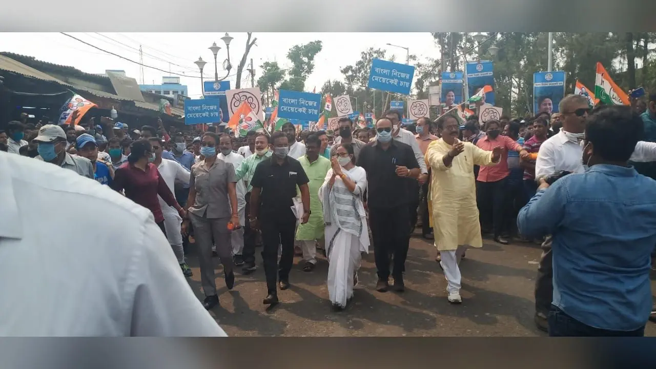 ममता बनर्जी पर नंदीग्राम मे हुए अटैक को लेकर बीजेपी ने उठाया सवाल, पूछा – Z सिक्योरिटी और 18 गाड़ियों के बीच कैसे हुआ हादसा, Videos जारी करें आयोग