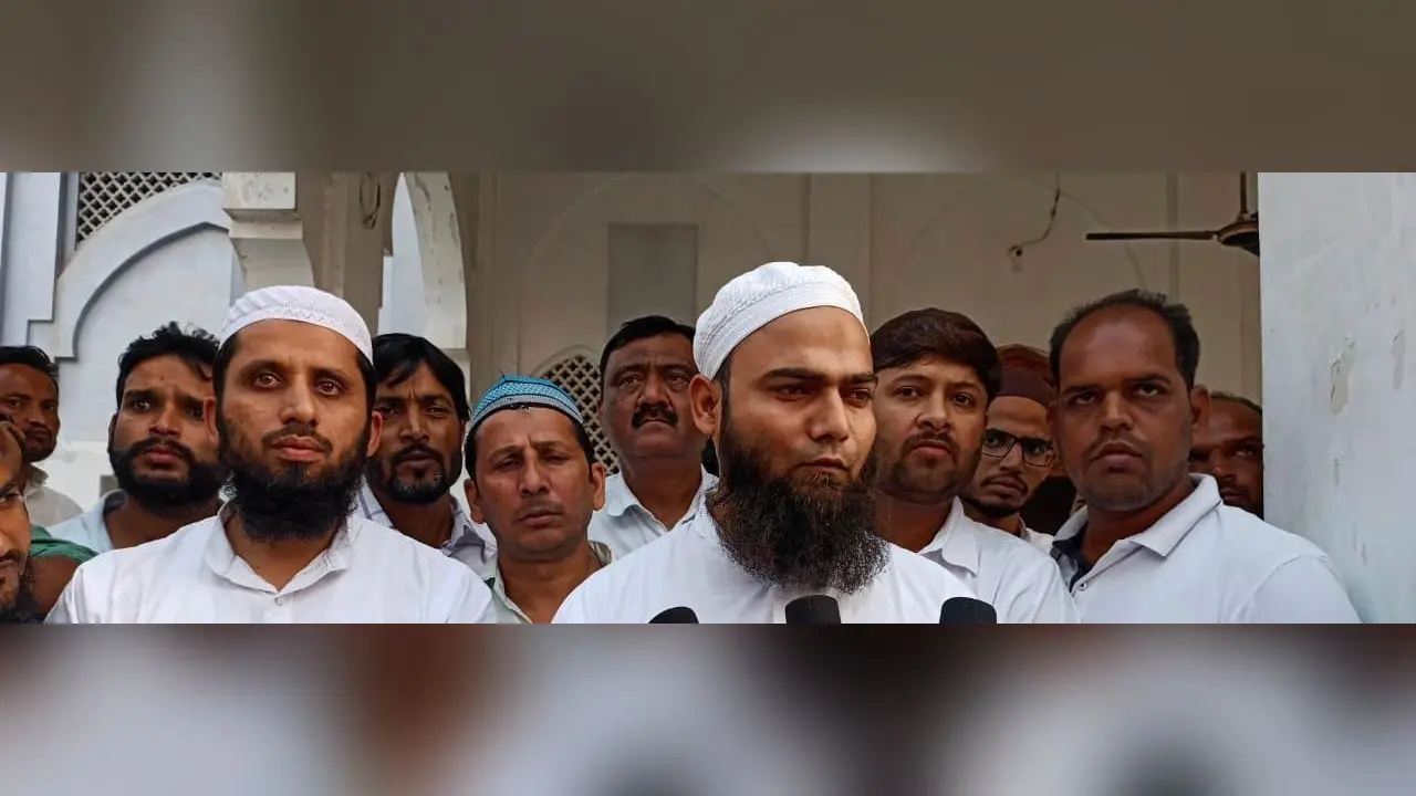 Prayagraj News: पिस्टल की नोंक पर मस्जिद के इमाम को धमकाना पड़ा भारी, पुलिस ने आरोपी को किया गिरफ्तार