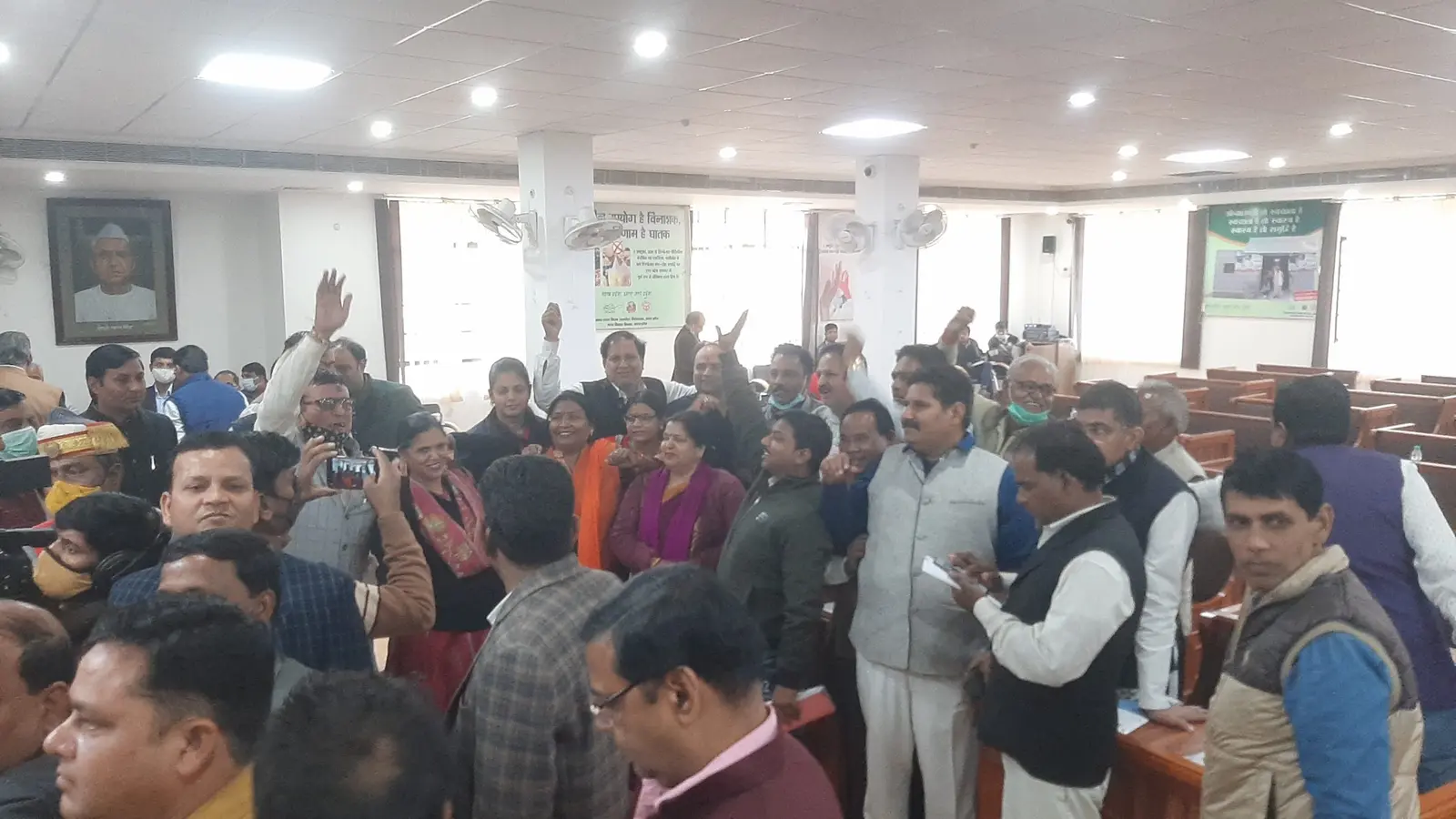 Agra News: एक फोन कॉल और टोरंट के खिलाफ शुरू हुआ विशेष सदन स्थगित, जानें पूरा मामला
