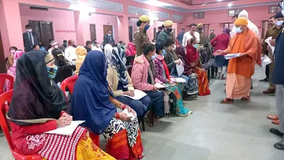 ‘शादी नहीं हो रही है, चपरासी की नौकरी ही दिला दीजिए’, जनता दर्शन में सीएम योगी से बोला फरियादी