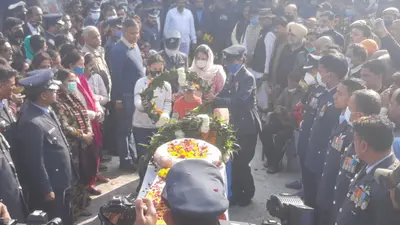 Agra News: पंचतत्व में विलीन शहीद पृथ्वी सिंह चौहान, ताजनगरी के लोगों ने नम आंखों से कहा ‘अलविदा शेर’