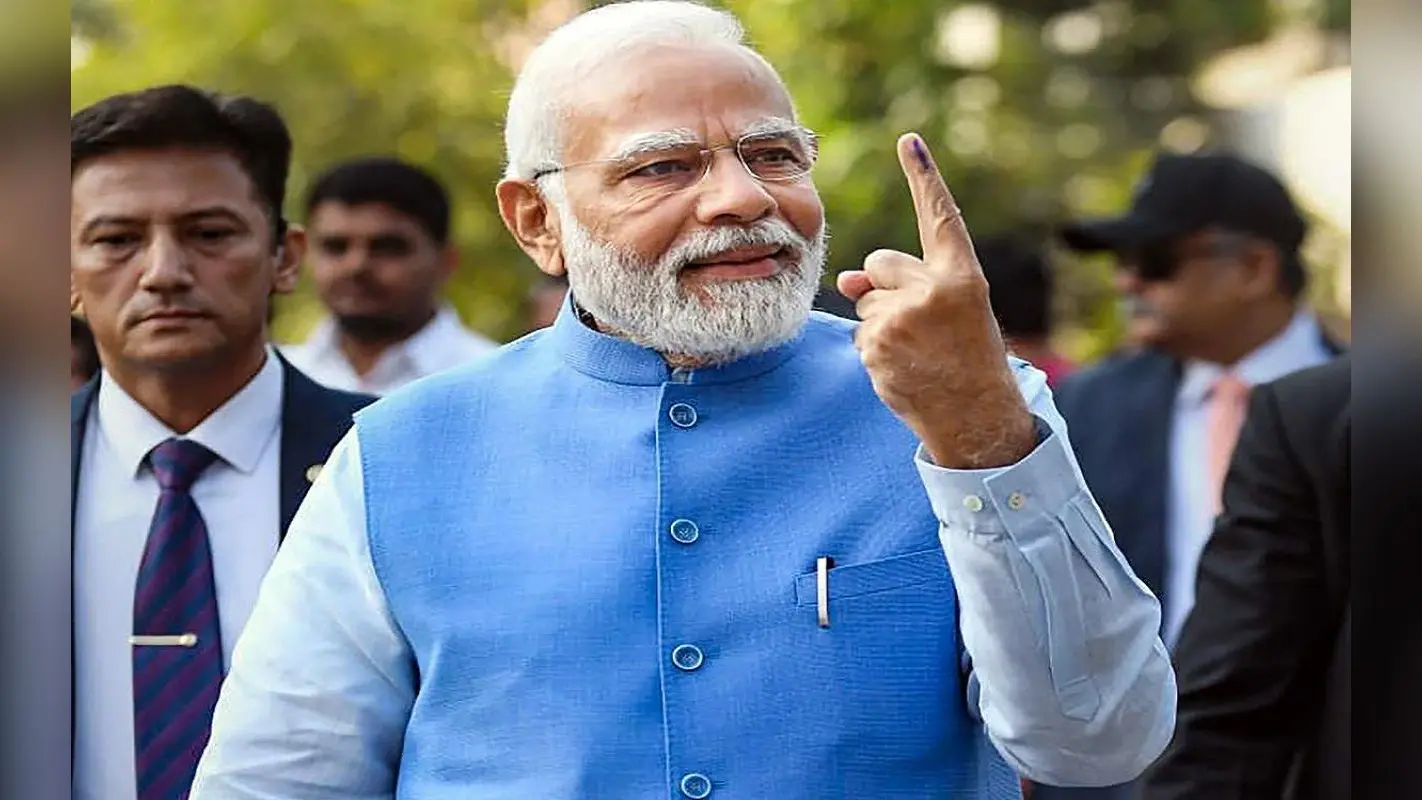 PM Modi Casts Vote: हर बार लोकतंत्र के त्योहार में शामिल होते है PM मोदी, देखें पिछले दस साल की तस्वीरें