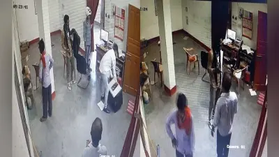 बिहार: मधेपुरा में हथियार से लैश अपराधियों ने फाइनेंस कंपनी पर बोला धावा, लाखों लूटकर हुए फरार, CCTV में कैद हुई पूरी वारदात