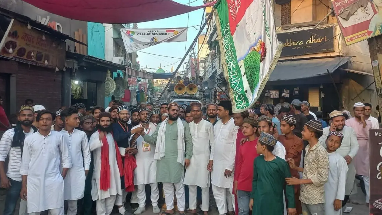 बरेली में परचम कुशाई से उर्स ताजुश्शरिया का आगाज, साउथ अफ्रीका समेत 8 देशों के उलमा करेंगे शिरकत