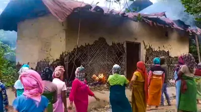 Manipur Violence: महिलाओं के साथ दरिंदगी के बाद मणिपुर में फिर भड़की हिंसा, भीड़ ने स्कूल में लगाई आग