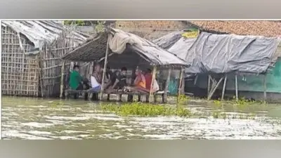 गंगा के जलस्तर में वृद्धि से कमलाकुंड के पास की मुख्य सड़क कटी, नये इलाके में घुसा पानी
