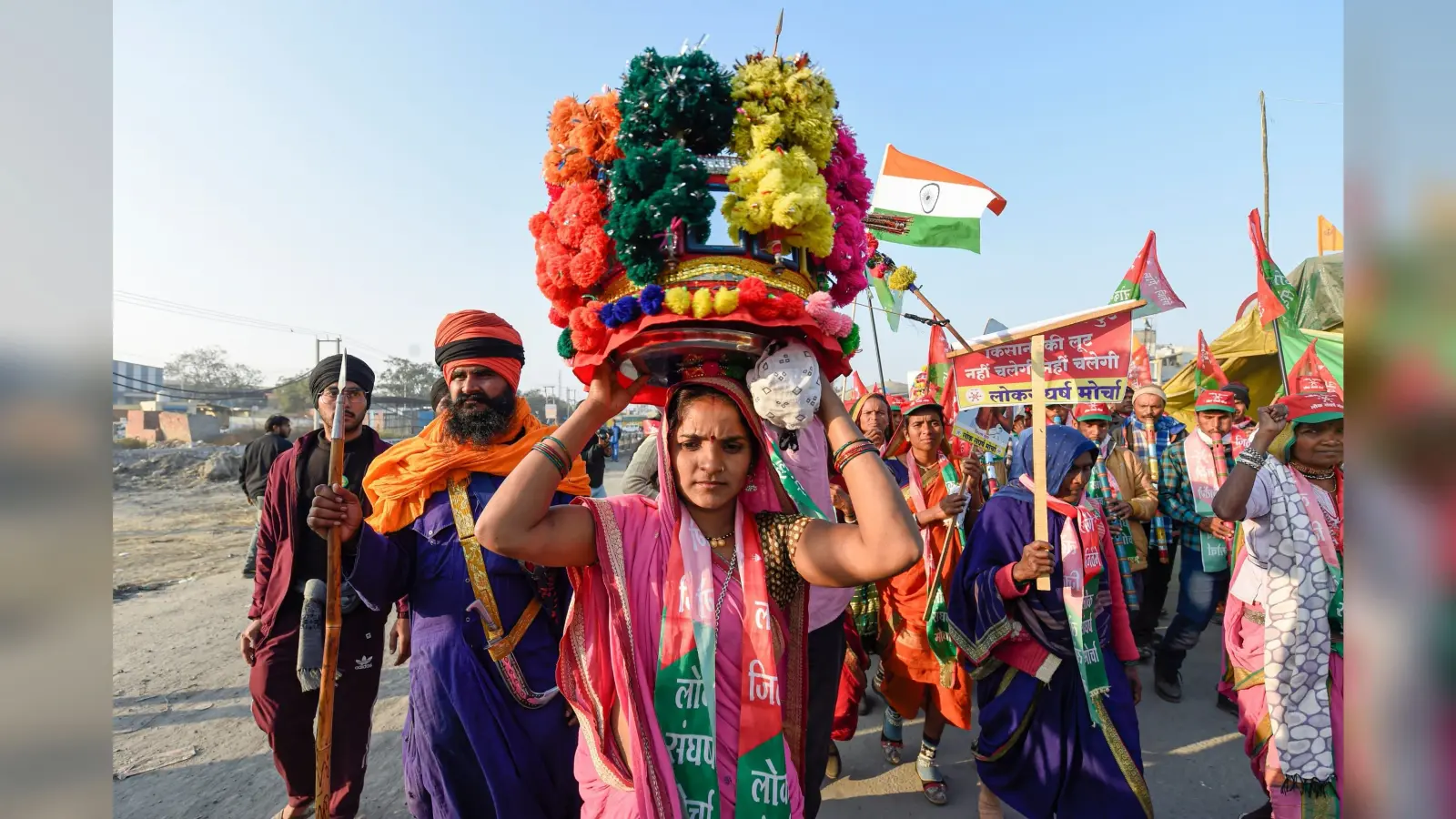 Farmers Protest : अंतर्राष्ट्रीय महिला दिवस पर किसान आंदोलन की बागडोर संभालेंगी महिलाएं, हाथों पर रचाएंगी इंकलाबी मेहंदी