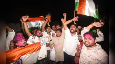 Photos: चंद्रयान-3 की सफल लैंडिंग पर पटना में जश्न, युवाओं ने भारत माता के जयकारे लगाते हुए लहराया तिरंगा