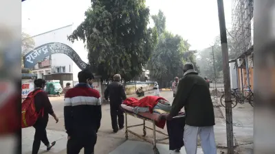 Patna News: PMCH में वायरल बुखार से कराहते रहे मरीज, MBBS में फेल हुए छात्रों ने नहीं होने दिया इलाज