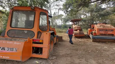 मुजफ्फरपुर में ‘कंकाल’ में तब्दील हो गये पथ निर्माण विभाग के गोदाम में पड़े करोड़ों के वाहन, सोया रहा विभाग