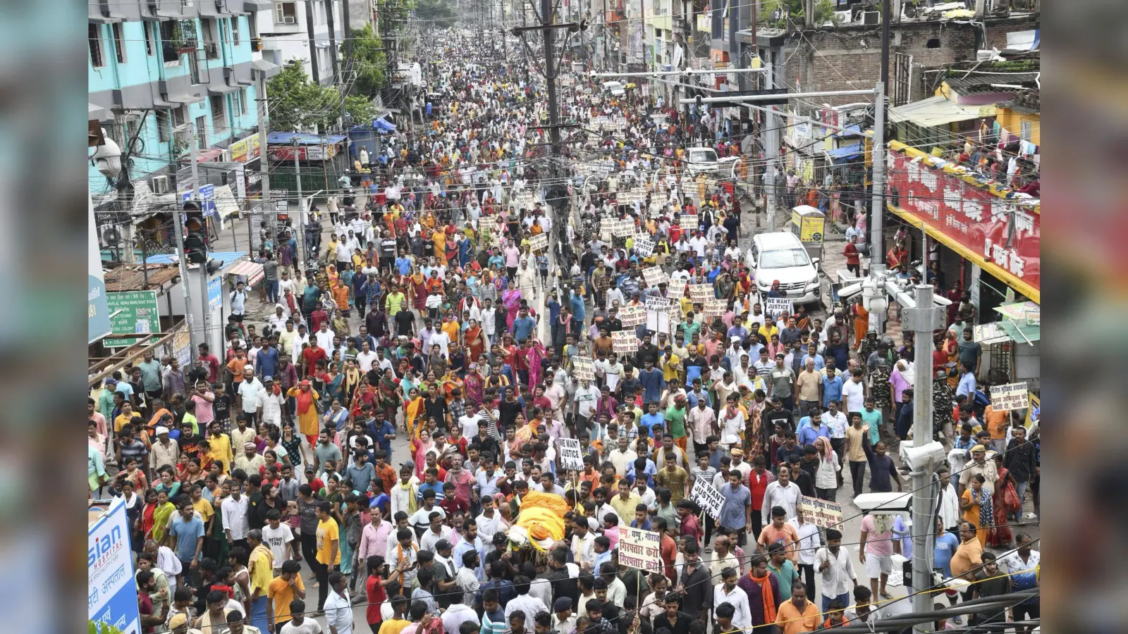 पटना में निलेश मुखिया की मौत के बाद तनाव, समर्थकों ने टायर जला घंटों किया प्रदर्शन, छावनी में तब्दील हुआ इलाका