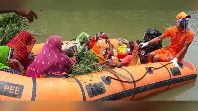 दिन में बेचैनी खुली आंखों में कट रही रात, तसवीरों में देखें बिहार बाढ़ के हालात