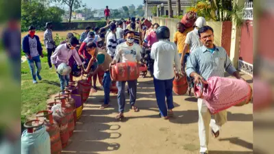 Gas Price News : रसोई गैस की कीमत घटाने की तैयारी में केंद्र सरकार, जानें आपको कितना हो सकता है फायदा