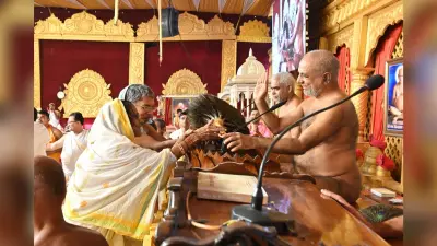गिरिडीह : तीन जैन मुनियों का हुआ पिच्छिका परिवर्तन, द्धालुओं ने मुनिश्री संध को नयी पिच्छिका प्रदान किया
