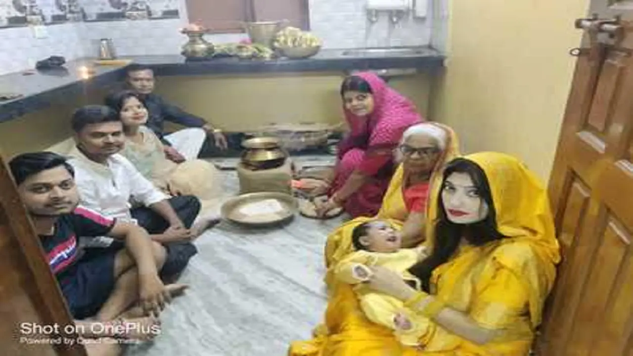Chhath: मां हुई बीमार तो छठ करने कनाडा से बिहार पहुंचे एनआरआई दंपत्ति, बहु बोली- मैं निभाउंगी परंपरा
