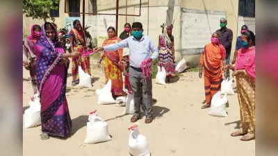 Coronavirus Outbreak: पलामू उपायुक्त की पहल पर प्रखंडों में मिलने लगा मास्क और सैनिटाइजर
