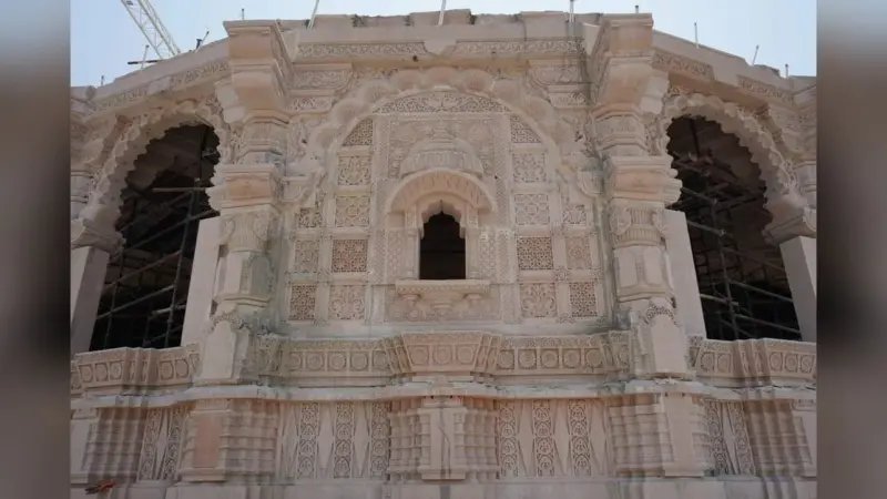 Ram Mandir Nirman Update: आपने देखा क्या अयोध्या राम मंदिर के गर्भगृह की मन मोहक नक्काशी, देखिए वीडियो