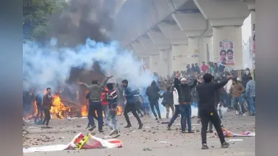 Delhi Violence: भीड़ टूट पड़ी थी पुलिस पर, ऐसे खुद को बचाने के लिए भागे तीन पुलिसकर्मी