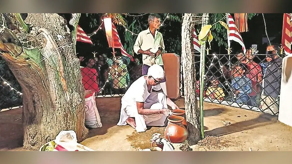 सरहुल : धरती और सूर्य की शादी का उत्सव, सरना मां के चरणों में नयी सब्जियां अर्पित कर की गयी पूजा, आज होगा उपवास