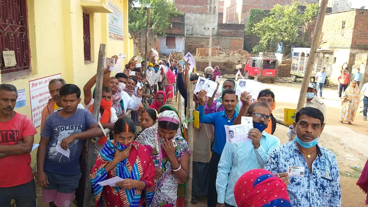 Aurangabad 1st Phase Voting : शहर से अधिक गांव में दिख रहा उत्साह, जानें पहले चार घंटों में क्या रहा मतदान प्रतिशत