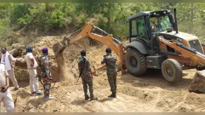 केरेडारी में धड़ल्ले से चल रहा अवैध कोयले का कारोबार, ट्रैक्टरों से रात भर होती है ढुलाई
