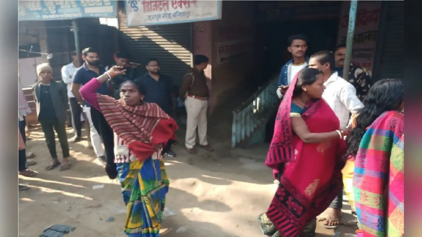 सारण के बानियापुर में फैला है झोला छाप डॉक्टरों का जाल, इलाज के दौरान महिला की मौत, परिजनों ने किया हंगामा