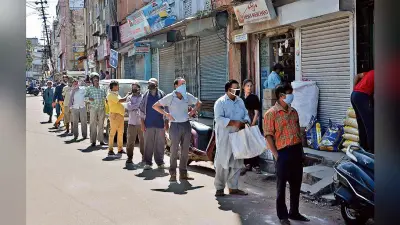 लोग घबराहट में कर रहे खरीदारी, बाजार से जरूरी सामान होने लगे गायब, सप्लाई भी है पूरी तरह ठप