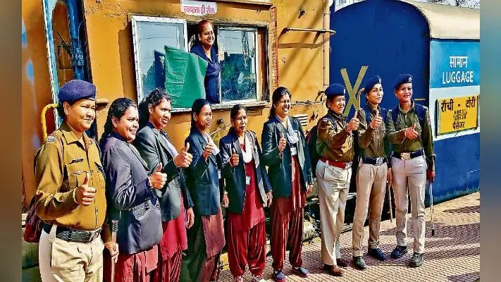 महिलाओं ने संभाली रांची-टोरी ट्रेन के परिचालन की जिम्मेदारी
