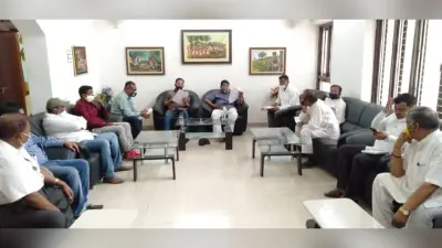 खाद्य आपूर्ति मंत्री रामेश्वर उरांव और राज्यसभा सांसद धीरज साहू ने अधिकारियों को दिये निर्देश