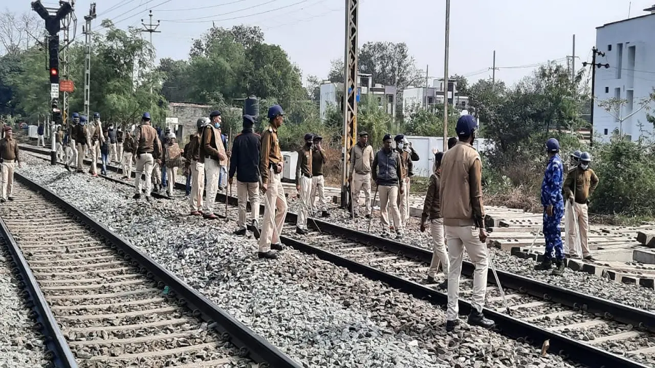Bihar News: खान सर समेत छह कोचिंग संचालक और 20 नामजद अभ्यर्थियों पर केस, आठ को भेजा गया जेल