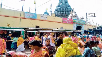Gaya News: विष्णुपद मंदिर परिसर में आस्था का लगा मेला, 50 हजार से अधिक श्रद्धालुओं ने की पूजा-अर्चना