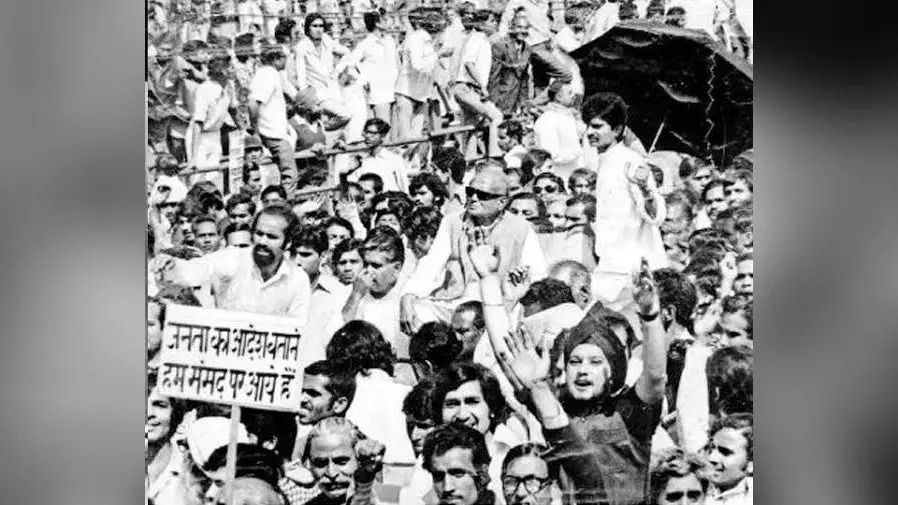 Emergency In India : जानिए आपातकाल के 21 महीने में क्या क्या हुआ था बदलाव !