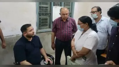 मास्क और टोपी लगाकर आधी रात को PMCH पहुंचे तेजस्वी यादव, हालात देख भड़के, आज बुलाई आपात बैठक