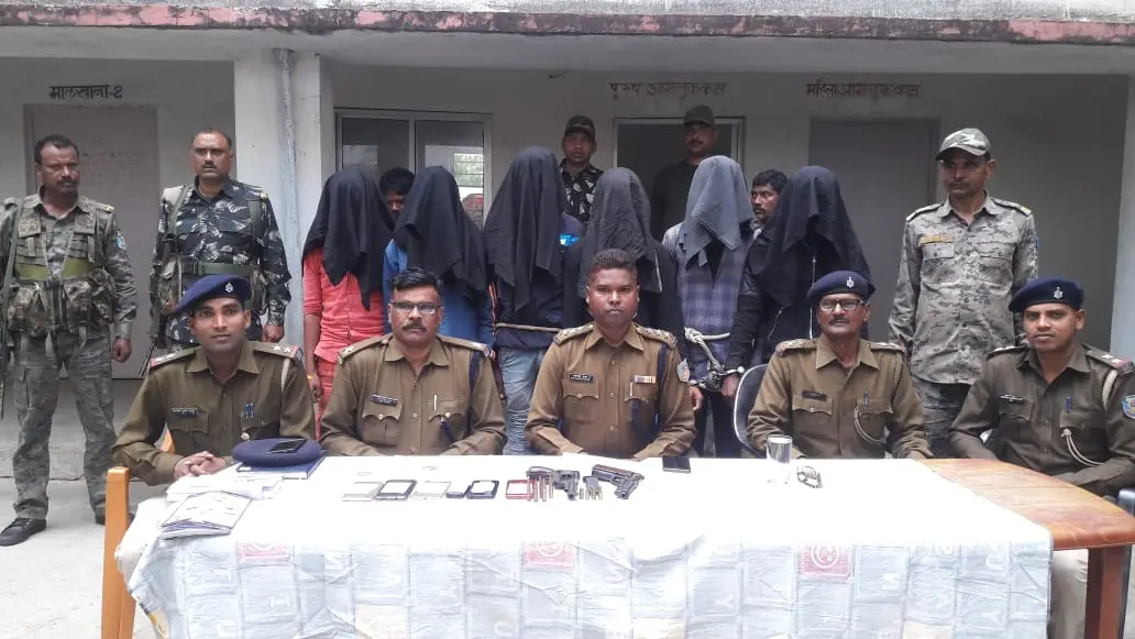 लूटकांड में शामिल चार अपराधी हथियार के साथ गिरफ्तार