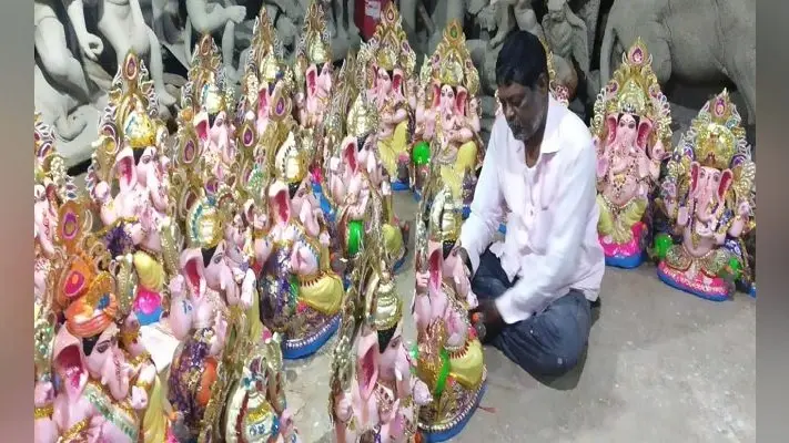 Ganesh Chaturathi 2020 Date: गणेशजी की मूर्ति घर लाने से पहले इन बातों का रखें ख्याल, जानें सुख और समृद्धि के लिए कैसी होनी चाहिए बप्पा की मूर्ति