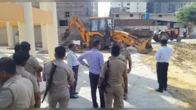 अलीगढ़ में सरकारी जमीन पर अवैध रूप से बनाई गयी मजार पर चला योगी का बुलडोजर, जिला प्रशासन ने कराया ध्वस्त