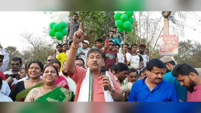 टीएमसी प्रत्याशी नरेंद्र नाथ चक्रवर्ती ने रैली निकाल कर दी बीजेपी को चुनौती, दिखाई अपनी ताकत