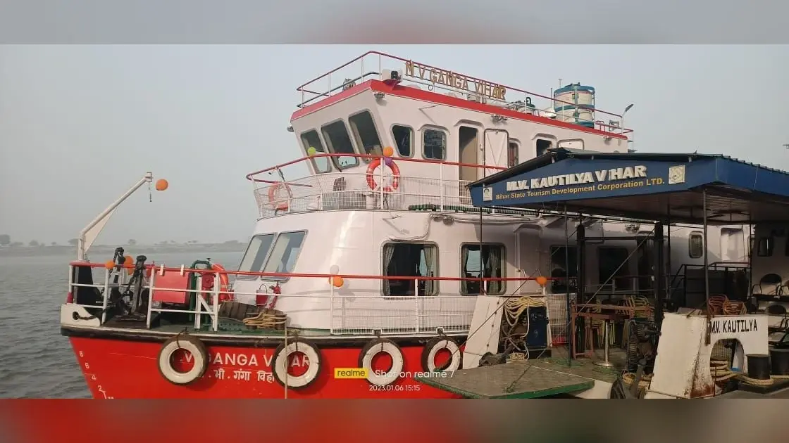 पटना के गांधी घाट पर पहुंचा MV Ganga, मरम्मत के बाद नये साज सज्जा में फ्लोटिंग रेस्टोरेंट, देखें तस्वीरें