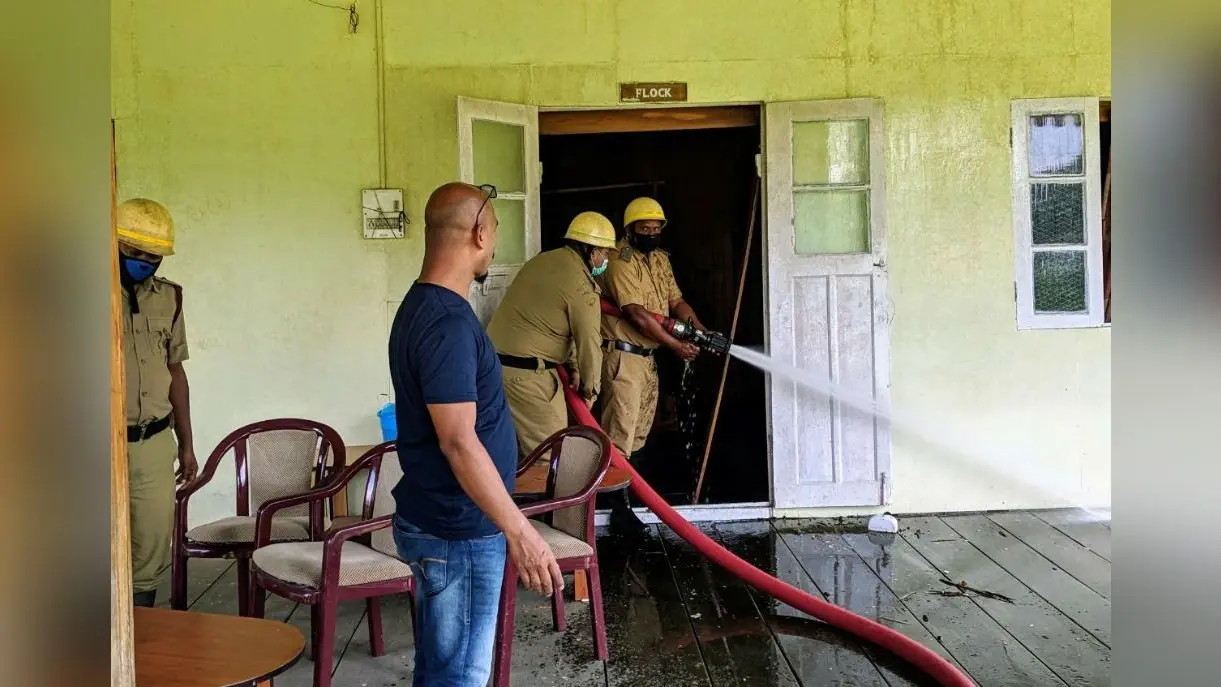कोरेंटिन सेंटर में लगी आग, मची अफरा-तफरी, जलते-जलते बचा सैकड़ों वर्ष पुराना लिओ हाउस