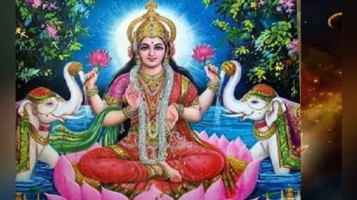 lakshmi ji ki aarti: इस आरती को पढ़े बिना पूजा मानी जाती है अधूरी, यहां पढ़ें Om jai lakshmi mata