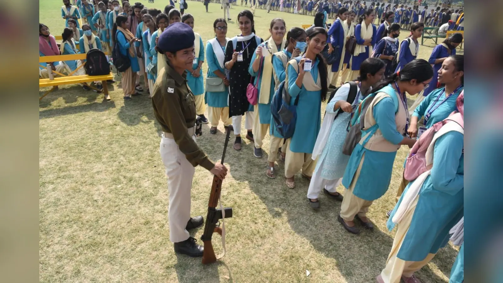 पीयू छात्र संघ चुनाव में मतदान धीमी, लंबी कतार, भीड़ देख लौट रहे हैं कई वोटर
