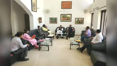 Coronavirus Lockdown: लोहरदगा में मंत्री रामेश्वर उरांव एवं सांसद धीरज साहू ने अधिकारियों के साथ की बैठक