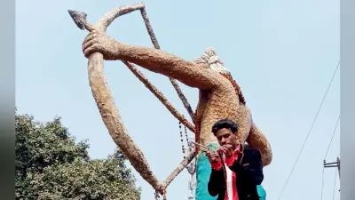 तिलका मांझी प्रतिमा पर चढ़ कर नशेड़ी ने किया हाईवोल्टेज ड्रामा, डीएसपी पर किया फायर, फिर…