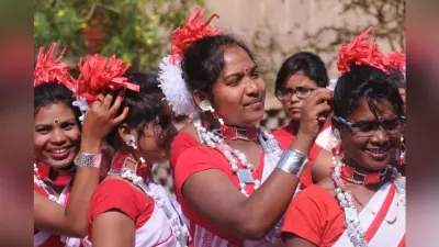 रंग-गुलाल, फूलखोंसी और लोक गीतों के साथ खुशियां मनायी