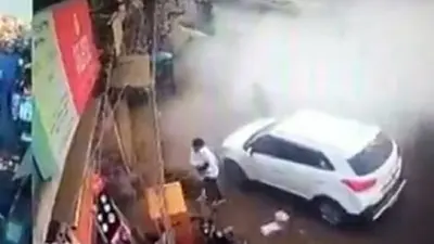 Exclusive: बमबाजी के लिये कुख्यात है प्रयागराज, अपराधियों ही नहीं छात्रों के हाथों में भी पहुंचे बम