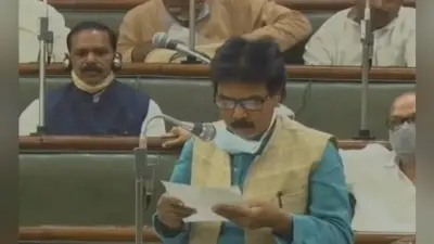 बिहार विधान के बाहर माले विधायकों का प्रदर्शन, कहा- गरीब स्कूली बच्चों को मिले मोबाइल, वरना कैसे पढ़ेंगे वह ऑनलाइन
