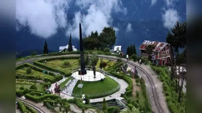 Darjeeling Famous Places: दार्जिलिंग में घूमने का सबसे अच्छा समय कौन सा है, इन जगहों पर सैर करना न भूलें
