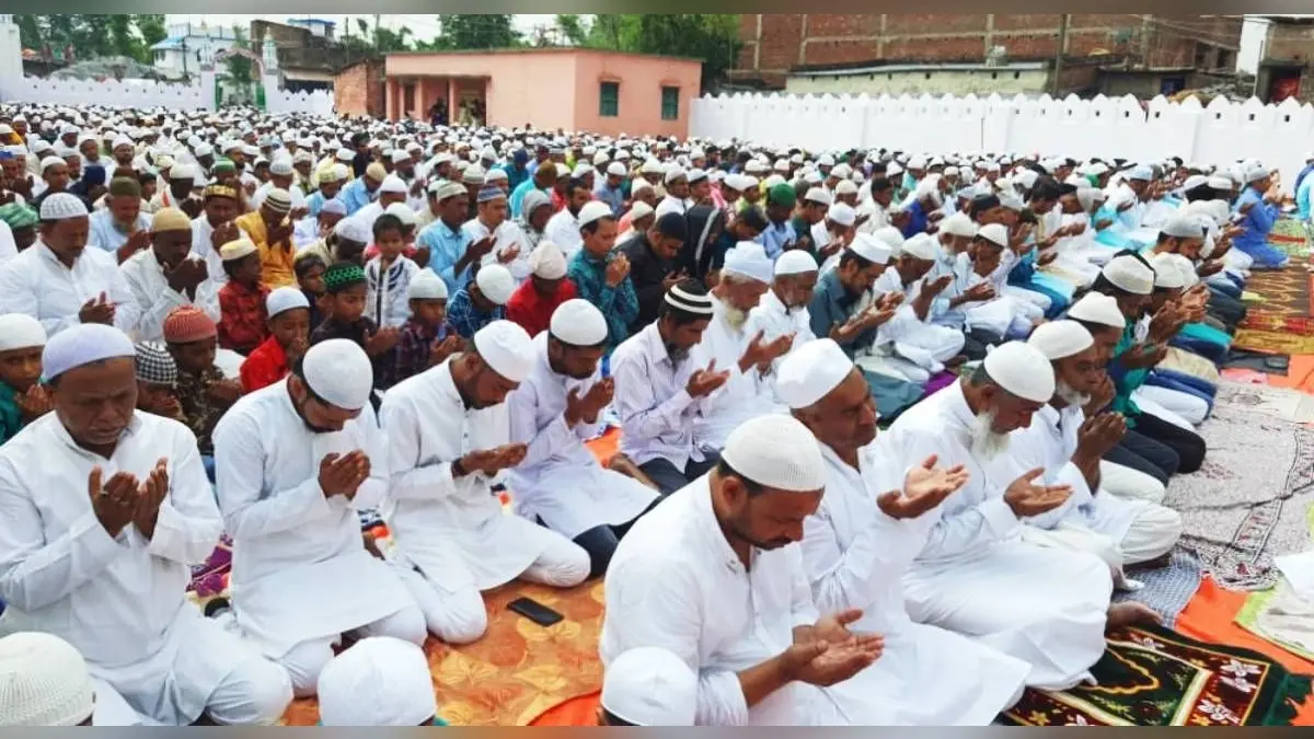 ईद-उल-अजहा का रोजा कल, खानकाहों और ईदगाह में नमाज की तैयारी पूरी, बकरीद को लेकर गुलजार हुआ खस्सी बाजार